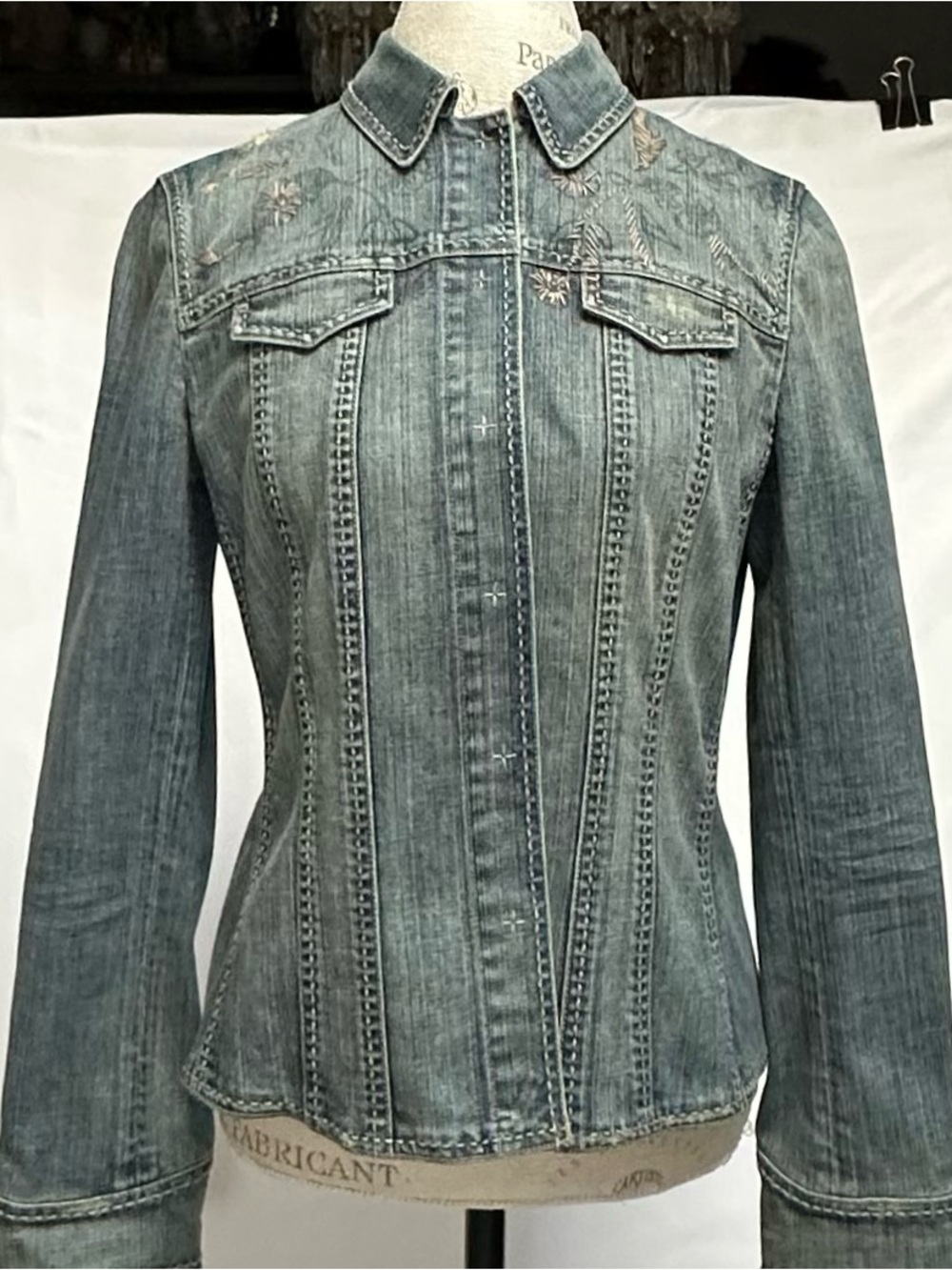 ELIE TAHARI JACKET DENIM DISTRESSED TAILORED EMBROIDERED SNAP BUTTON MEDIUM